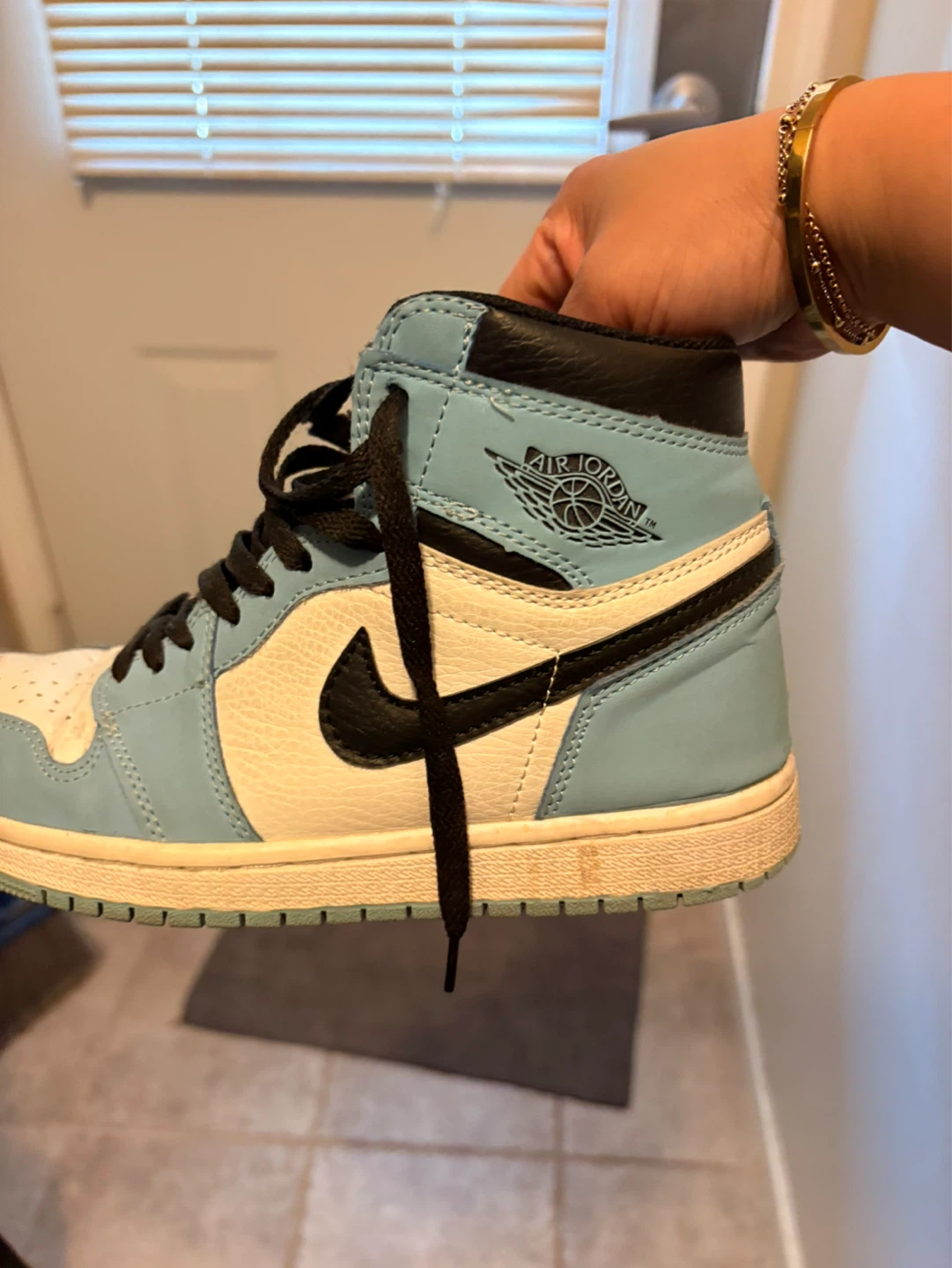 Women’s Air Jordan 1 High OG "University Blue" Sneakers - photo 4