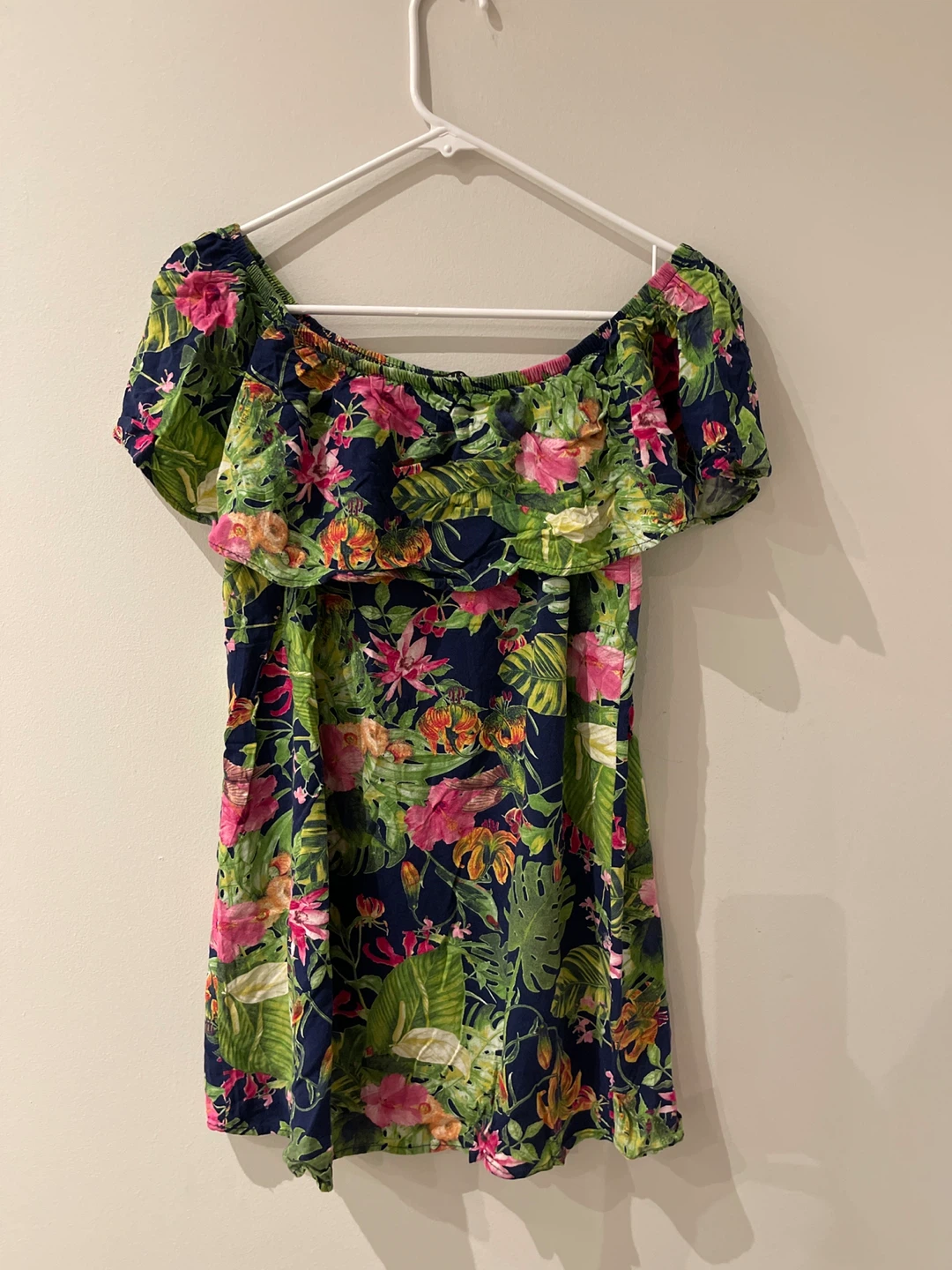 Off-the-shoulder tropical print top