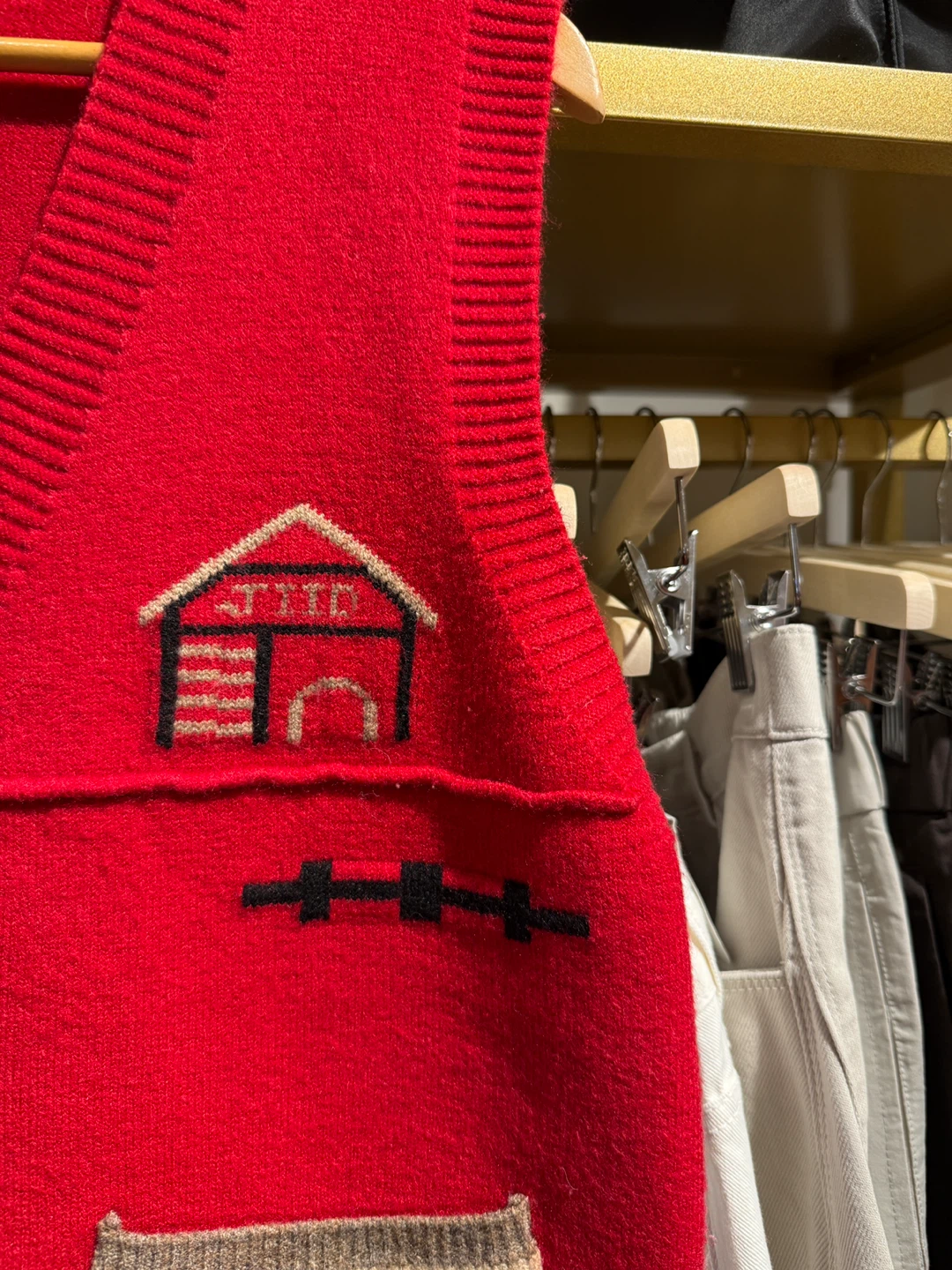 Woman’s Red Knit Vest - photo 2