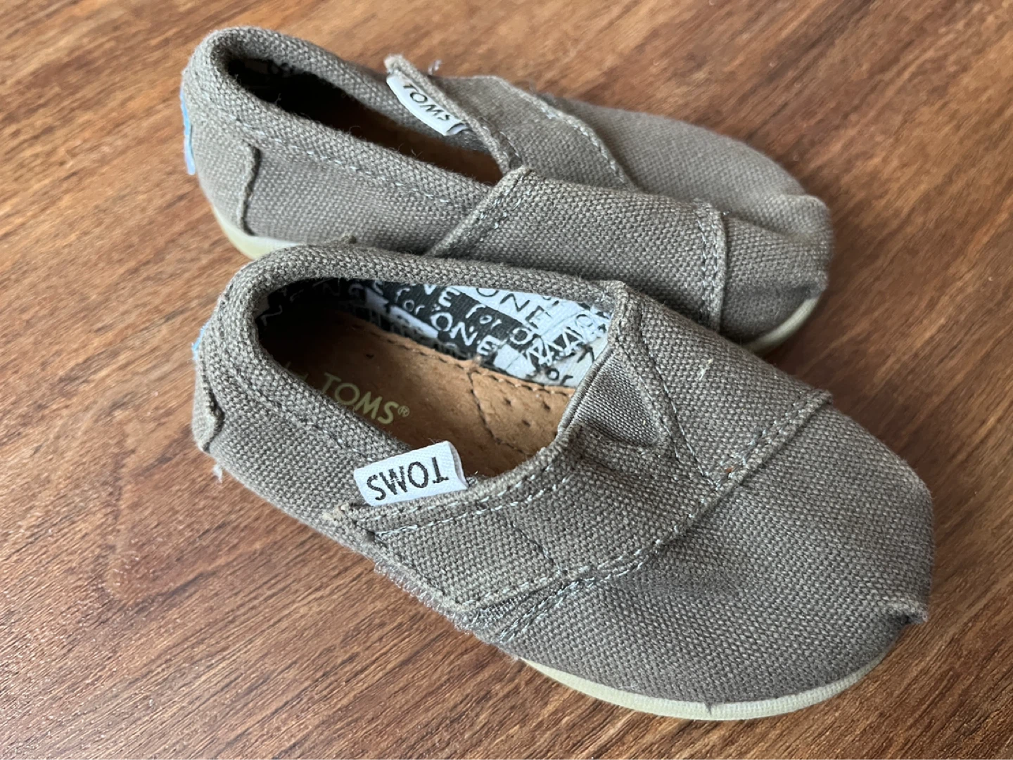 TOMS Baby Size 4 Slip-On Shoes