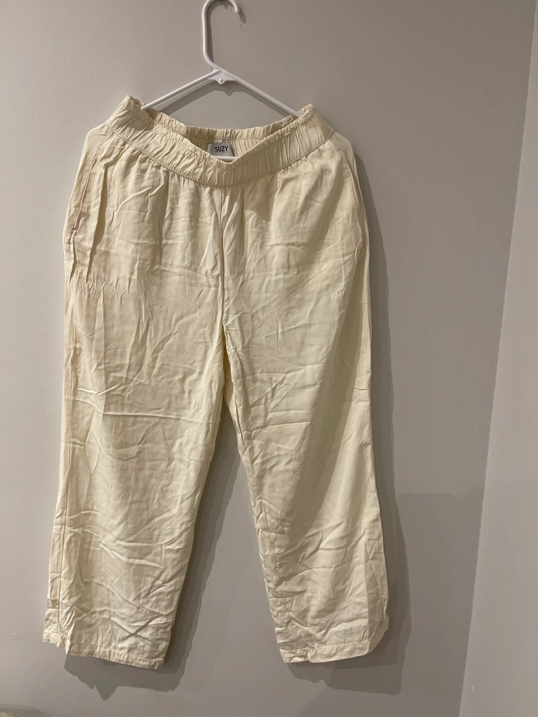 Suzy Women's Cream Cropped Pants