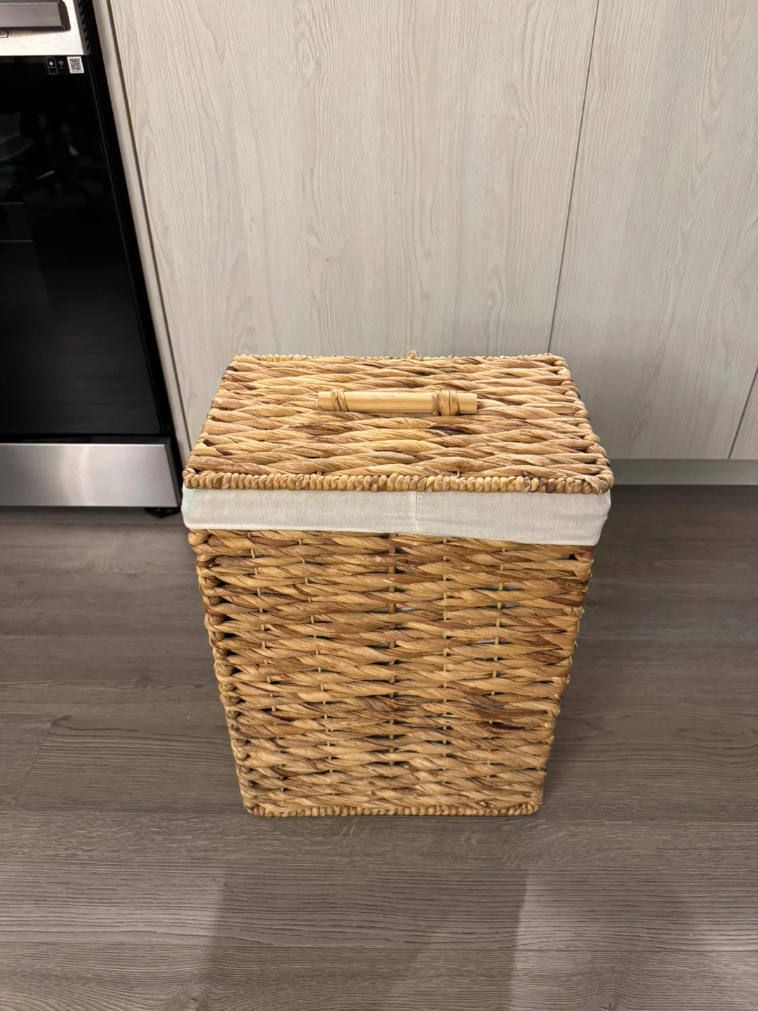 Woven Laundry Basket with Lid