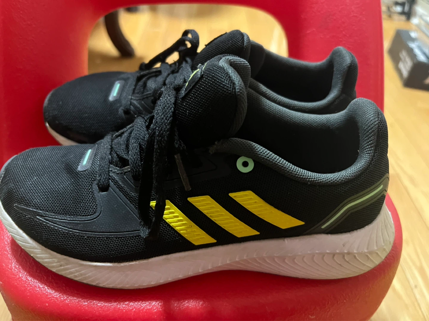 Adidas Running Shoes Black/Yellow YouthSize 4