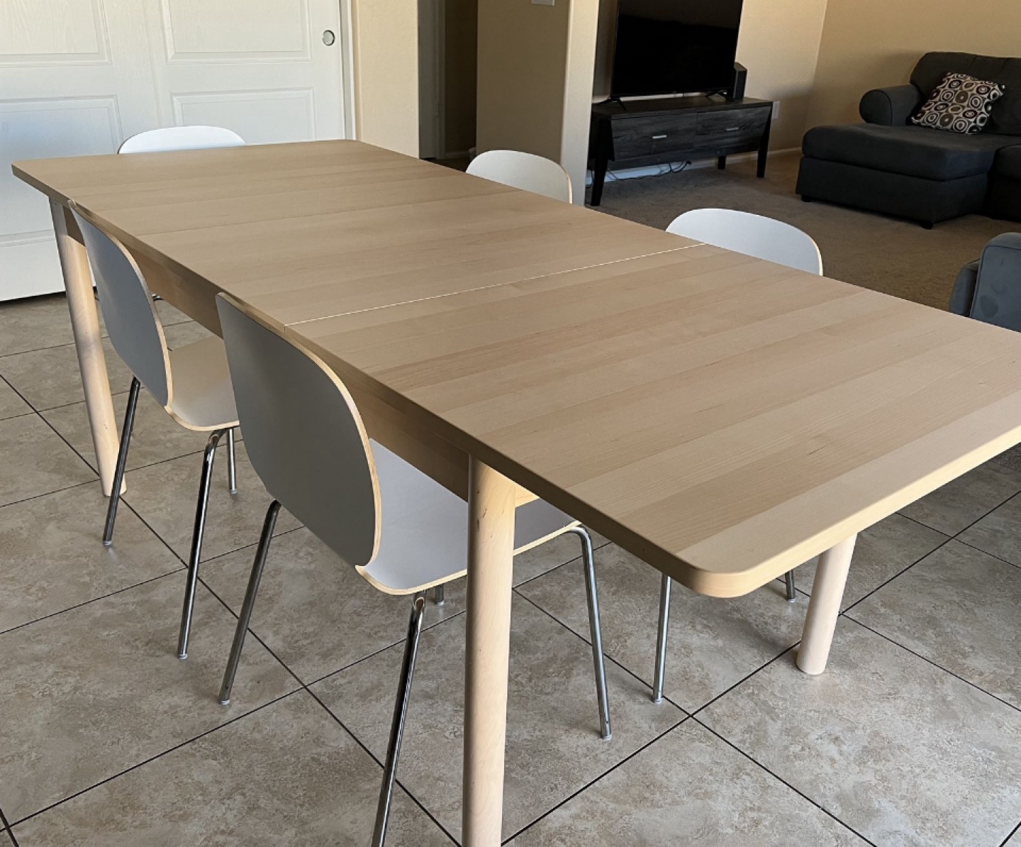 extendable dining table