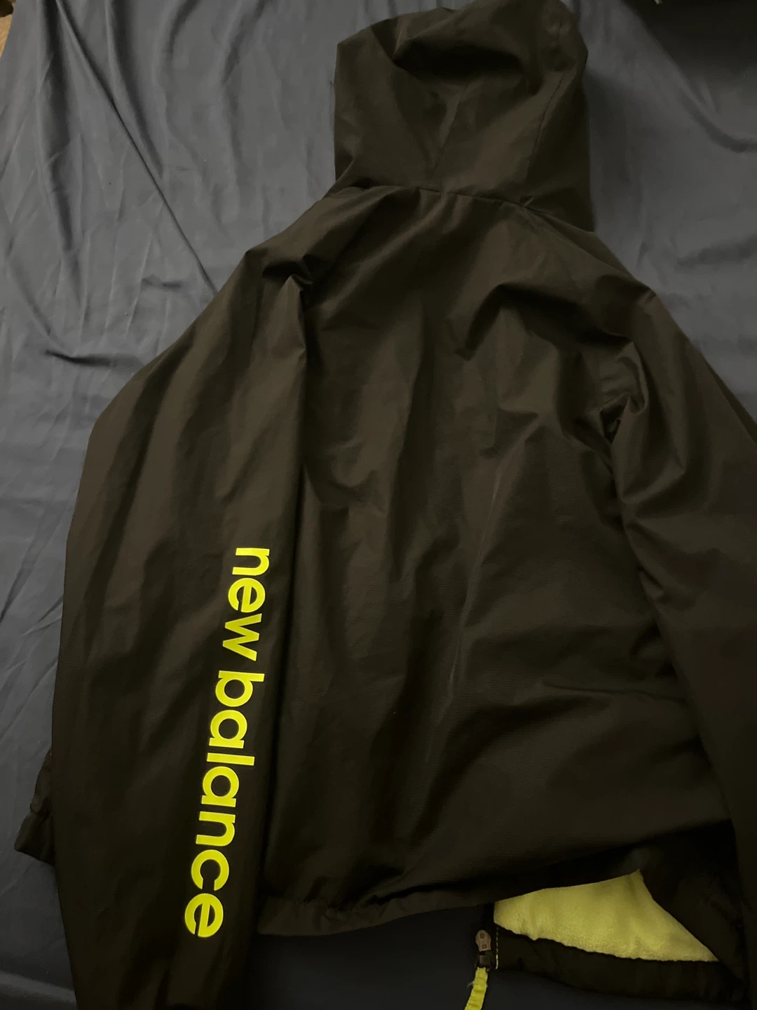 Veste à capuchon New Balance noire et lime - photo 2