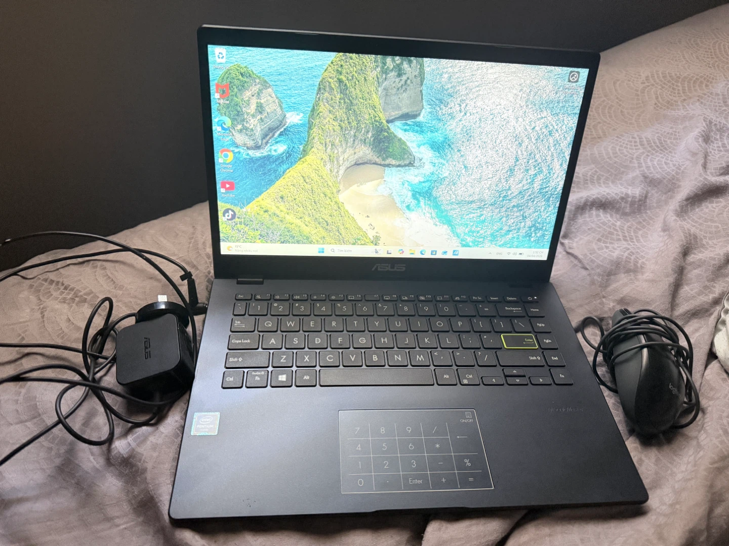 ASUS Laptop with Numeric Keypad