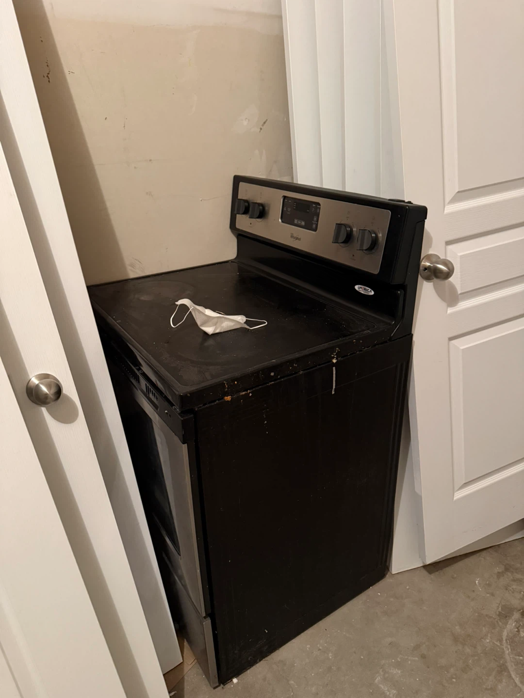 Stove, fridge, washer & dryer