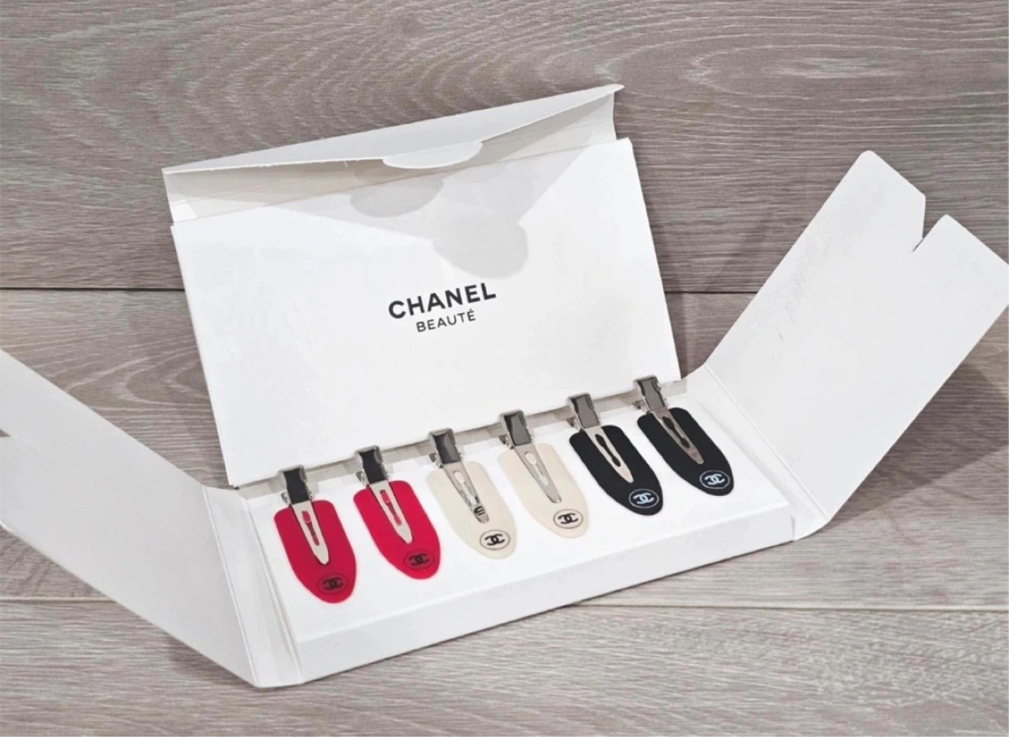 Chanel Hair Clips - Red, Beige, Black - Set of 6 - photo 2
