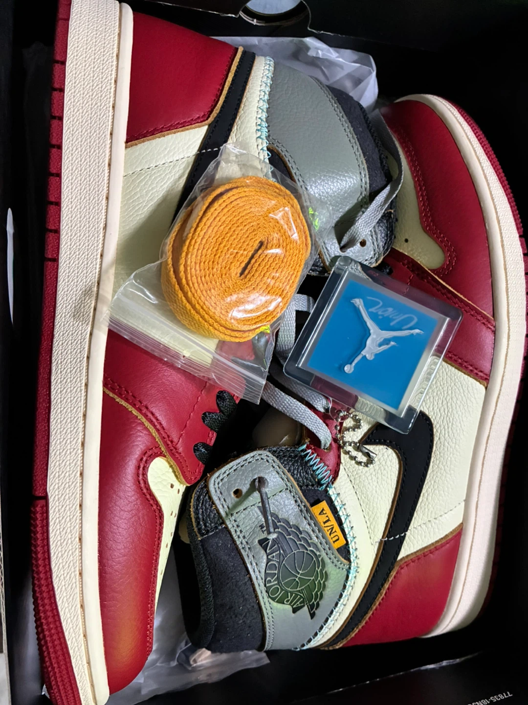 Jordan 1 Retro High OG "Lost and Found" Chicago - Size 9 - photo 2