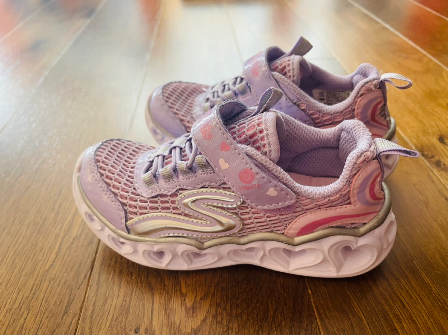 Skechers Light-Up Heart Sneakers - photo 2