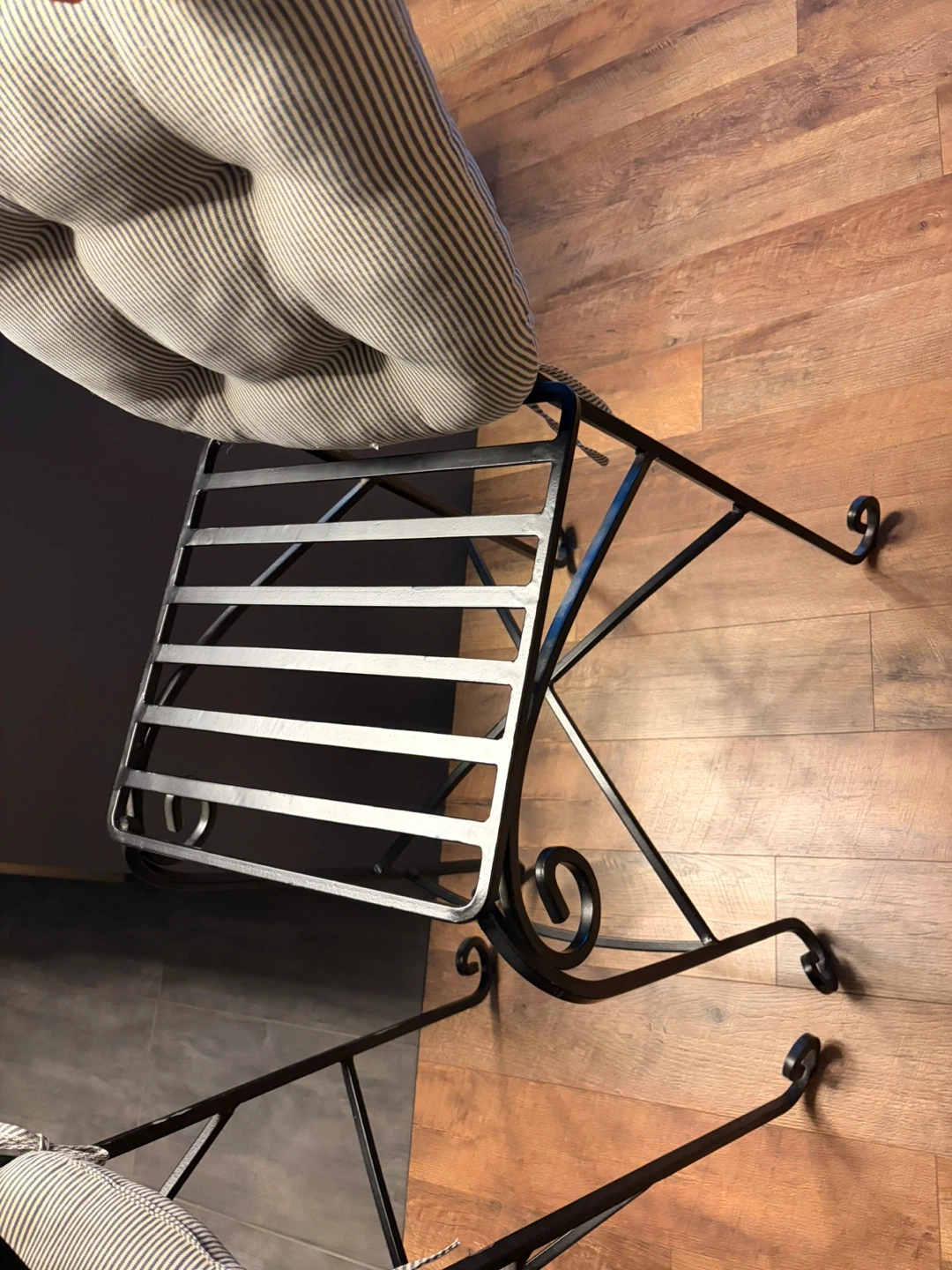 Set of 2 Metal Bar Stools with Cushions - photo 2