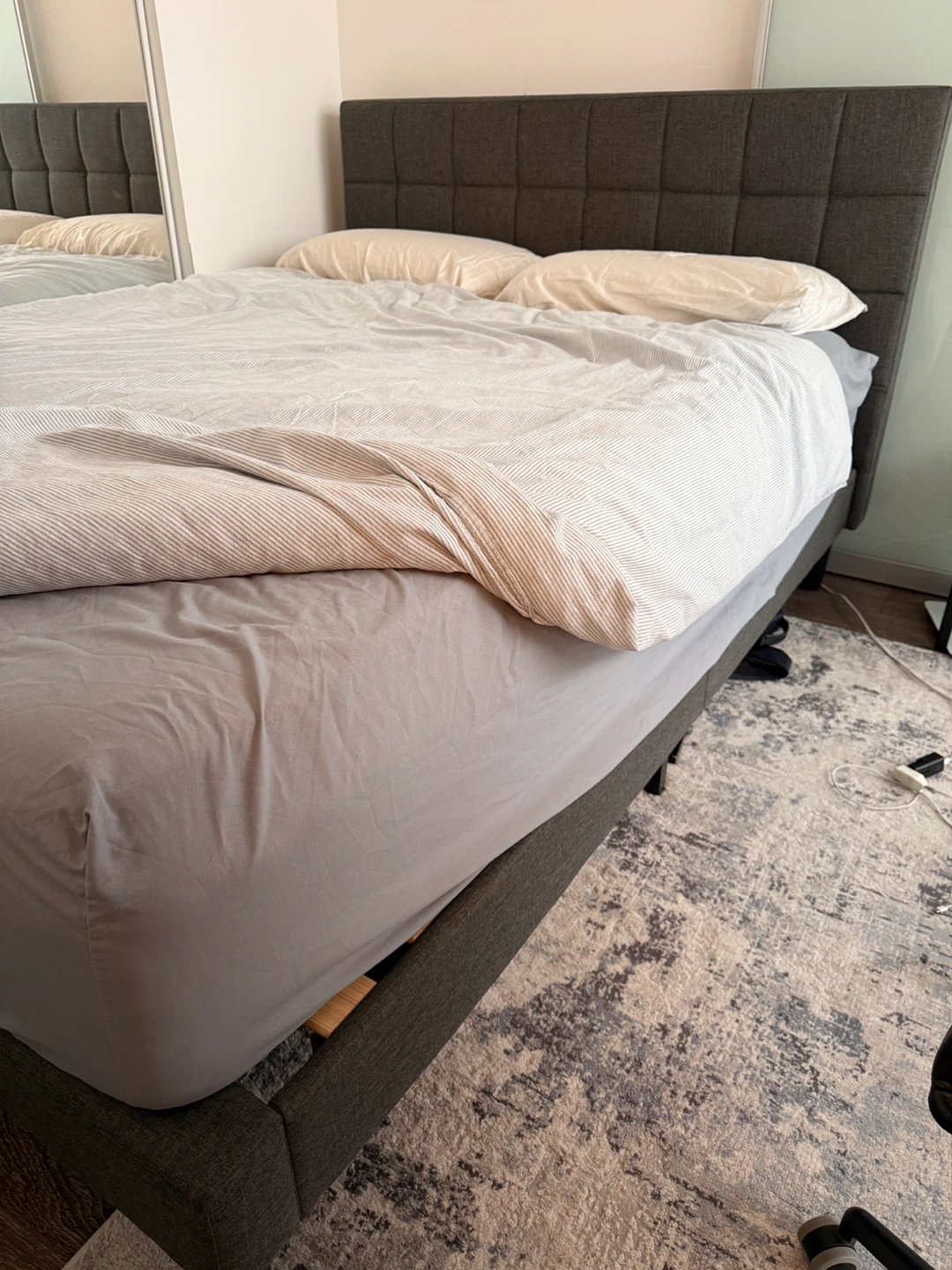 Queen size bedframe - photo 2