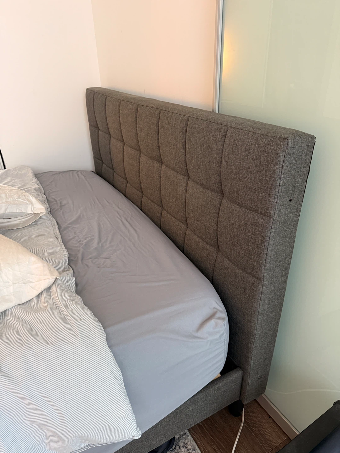 Queen size bedframe
