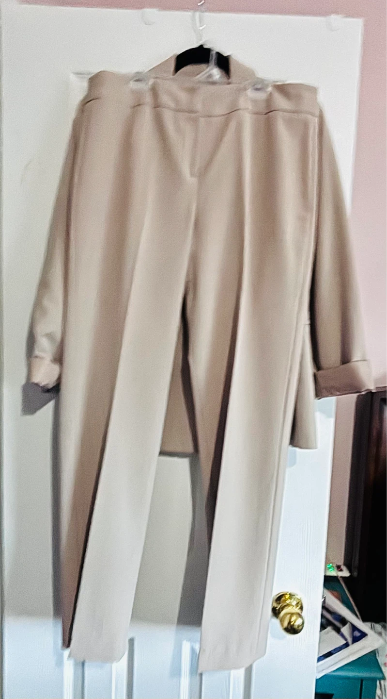 Women's Beige Pant Suit Size 8 - photo 2