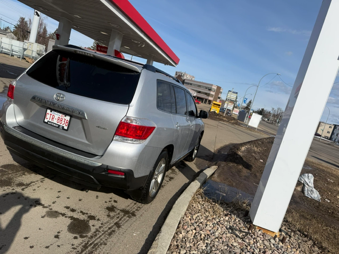 Silver Toyota Highlander SUV - photo 3