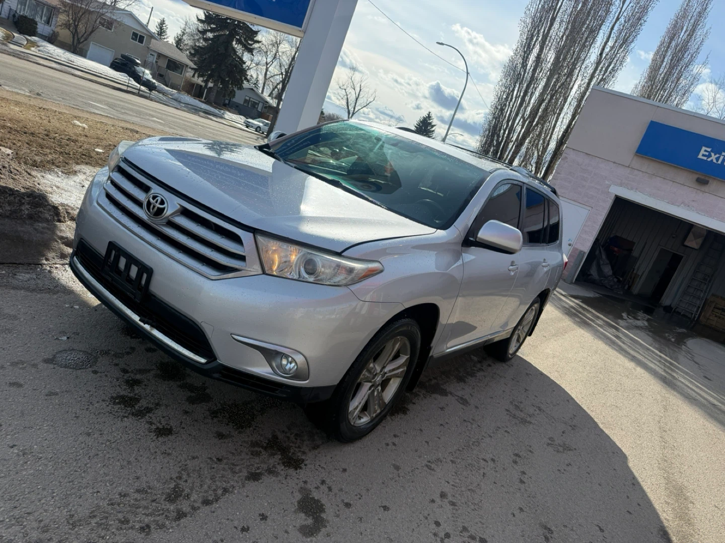 Silver Toyota Highlander SUV - photo 2