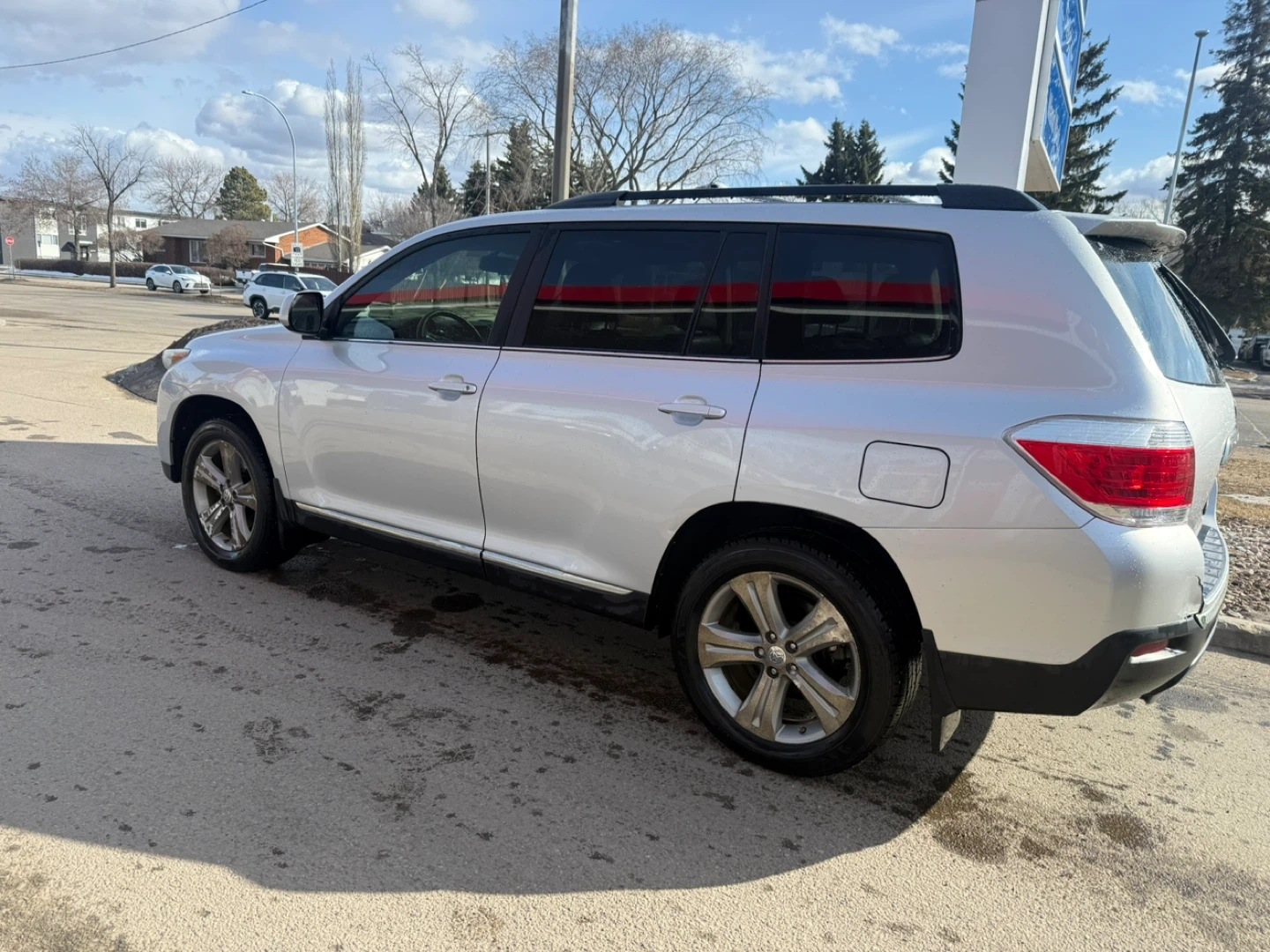 Silver Toyota Highlander SUV - photo 4