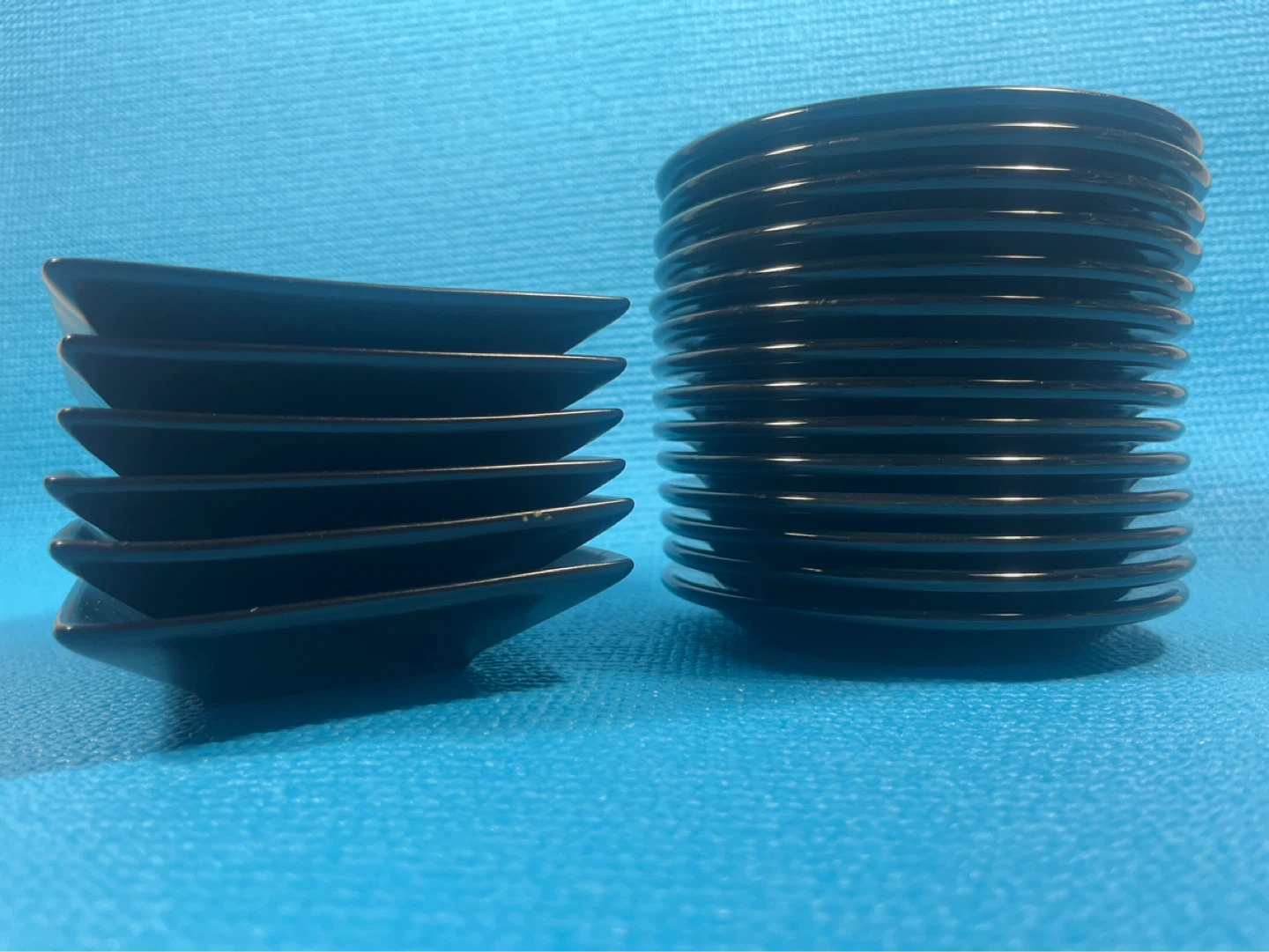 Sleek 20pc black set. 6 Trilogy platters + 14 plates. - photo 5