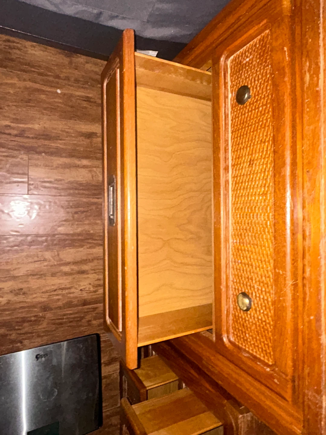 Wooden dresser with shelves - photo 3