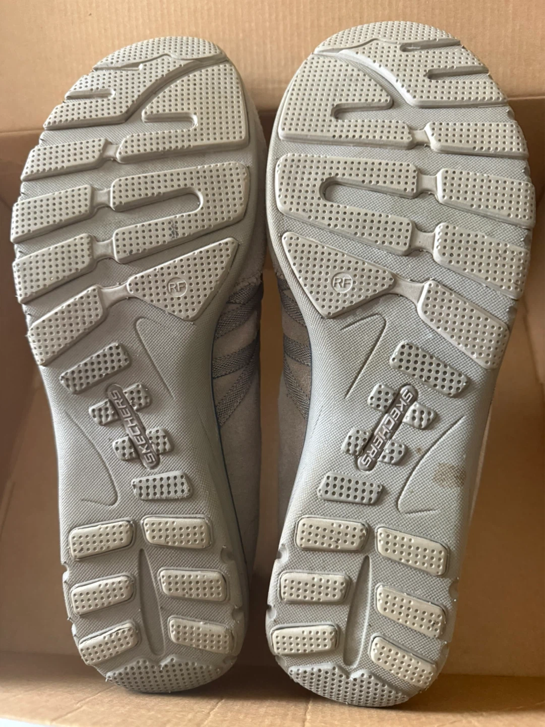NEW Sketchers sneakers - relaxed fit memory foam- NWOT- S11 - photo 2