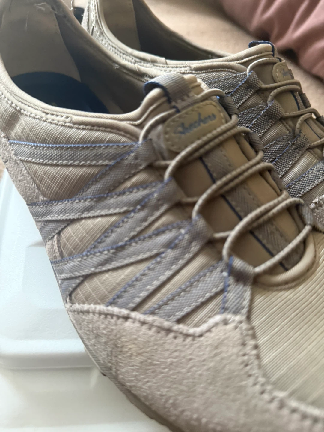 NEW Sketchers sneakers - relaxed fit memory foam- NWOT- S11 - photo 3