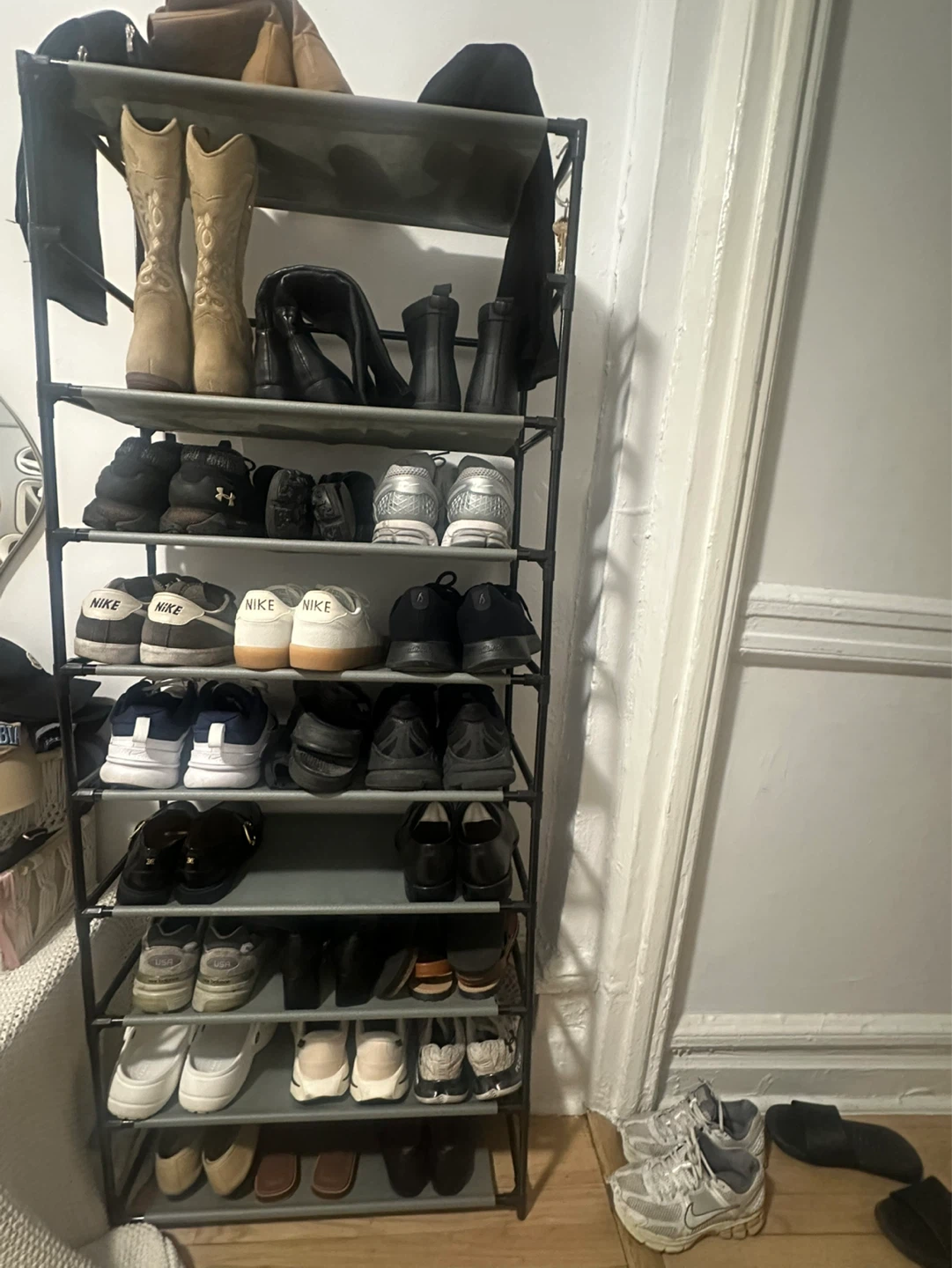 Black shoes rack - photo 2
