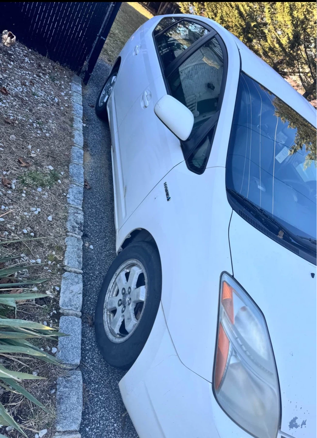 White Toyota Prius - photo 4