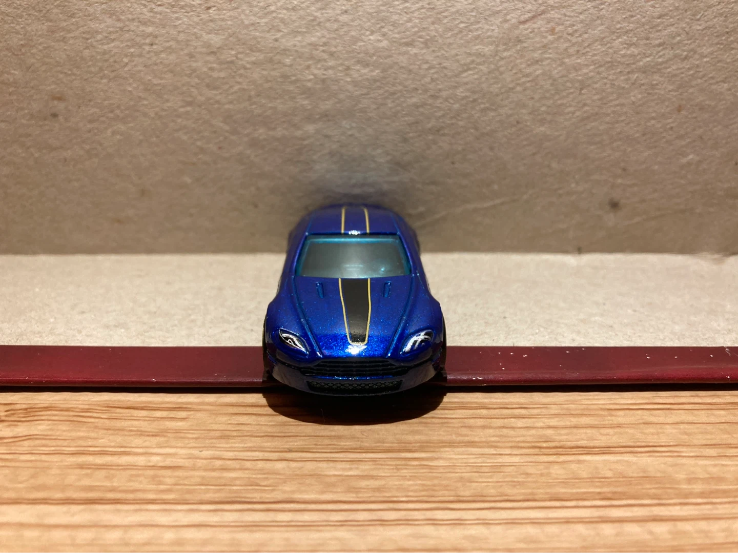 Hot Wheels Loose / Aston Martin V8 Vantage / Blue - photo 2
