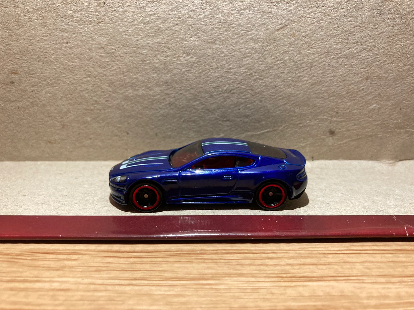 Hot Wheels Loose / Aston Martin DBS / Blue - photo 3