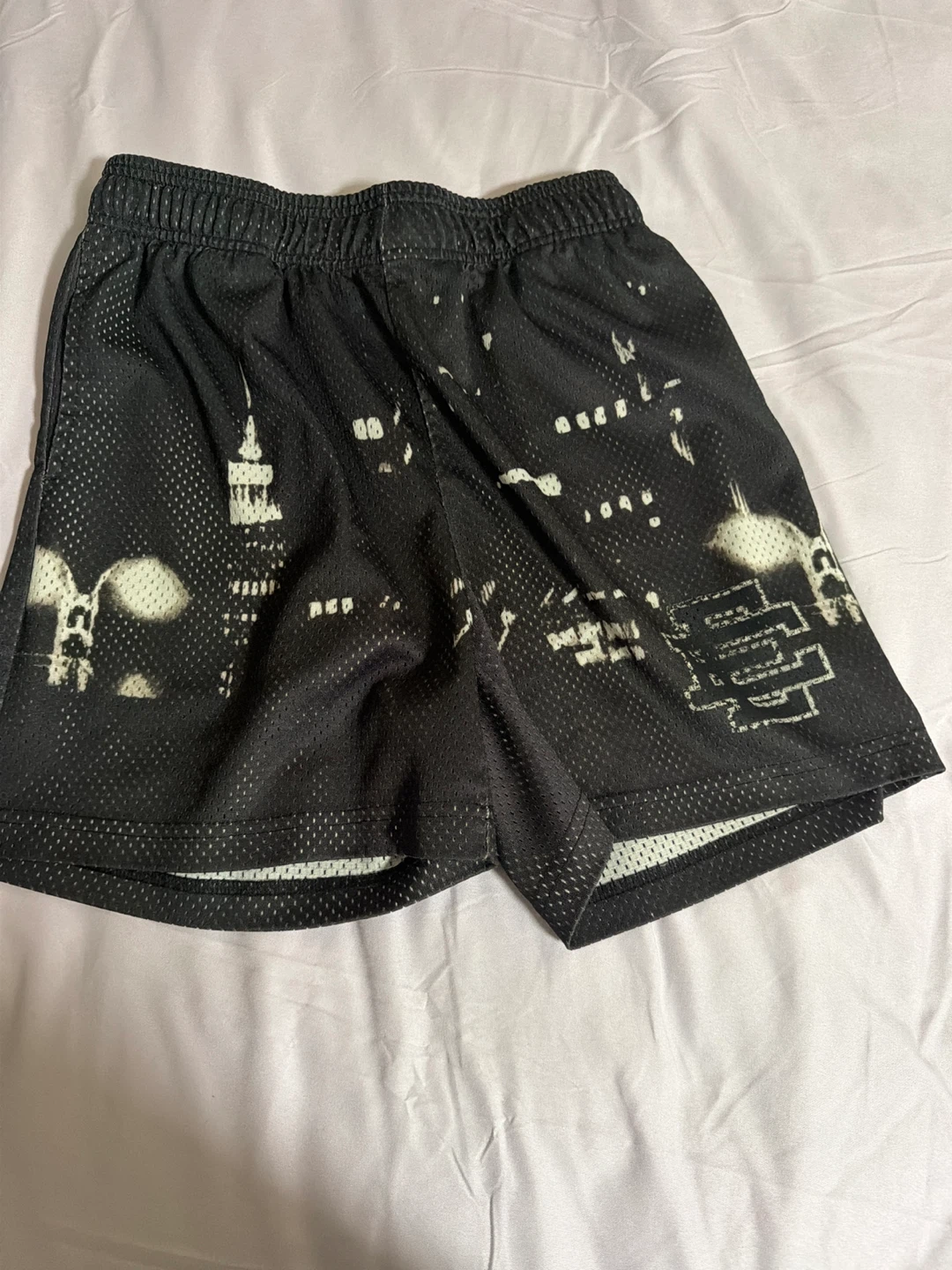 Ee shorts skyline