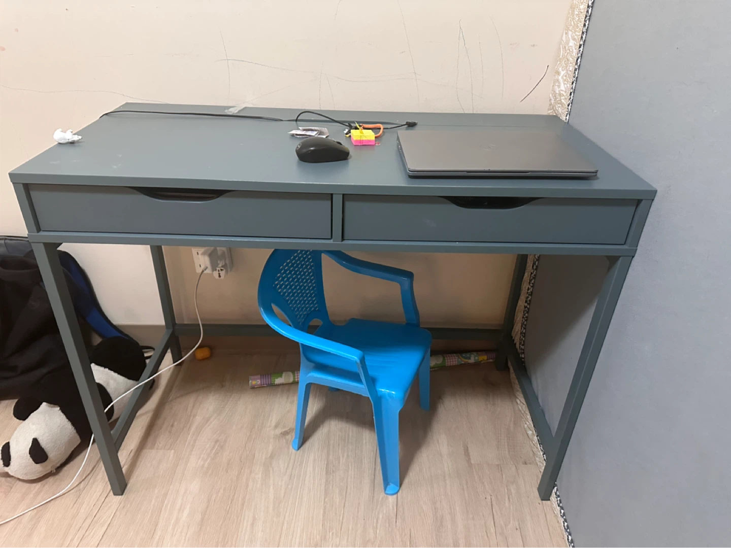 Office chair and table - photo 2