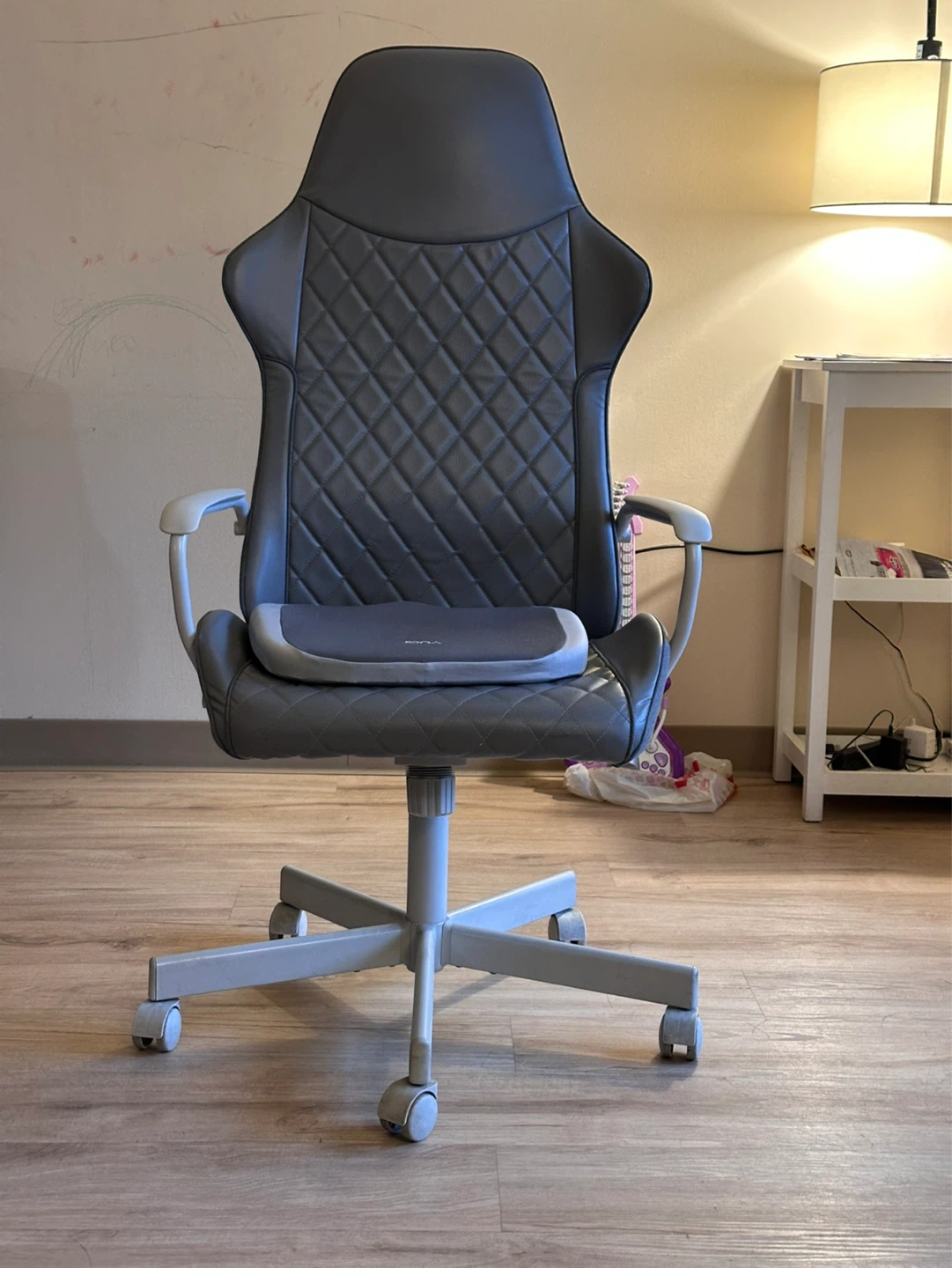 Office chair and table - photo 4