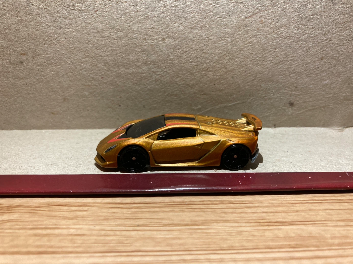 Hot Wheels Loose / Lamborghini Sesto Elemento / Gold - photo 3