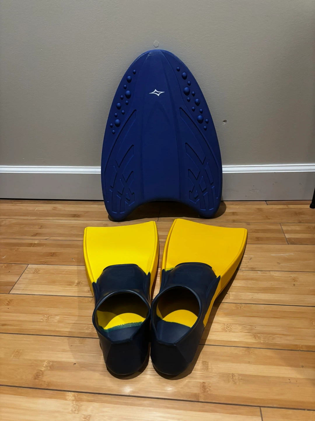 Speedo Kickboard and Swim Fins Set