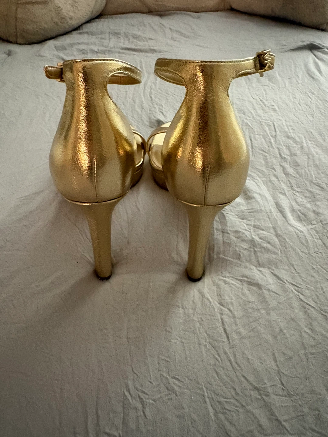 Michael Kors Gold Strappy Heels Size 9 - photo 4