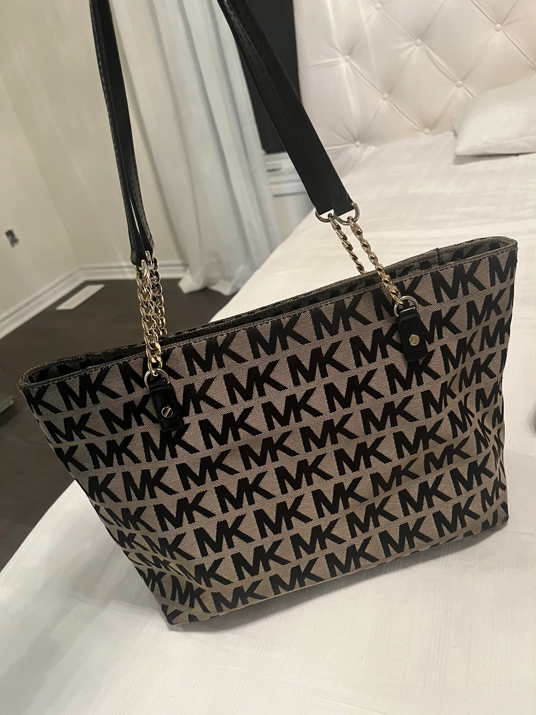 Michael Kors MK Signature Tote Bag