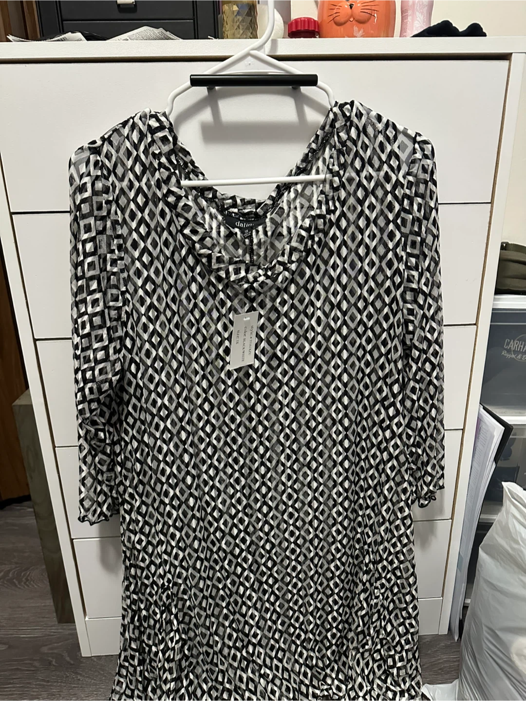Dalin Women's 3X Black/White Geometric Print Top