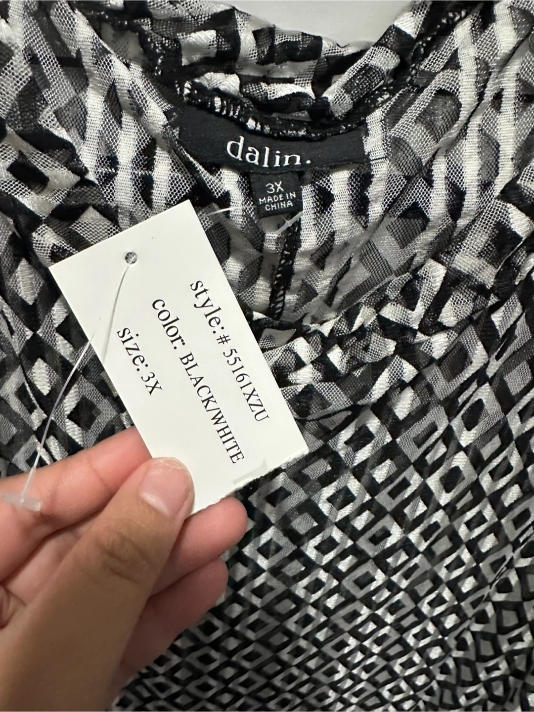 Dalin Women's 3X Black/White Geometric Print Top - photo 2