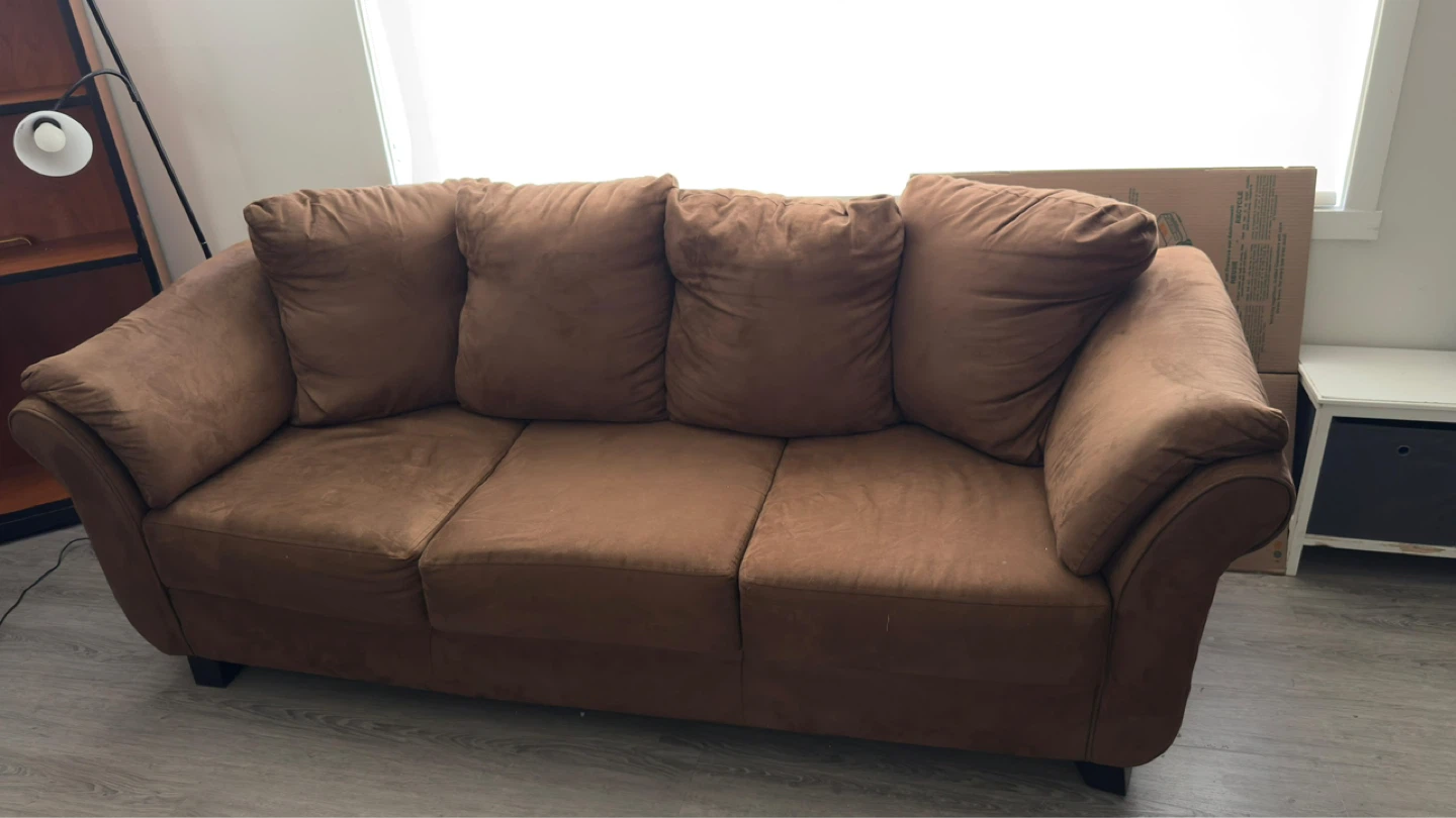 3-Seater Sofa for Sale – (Leon’s Warranty Included)