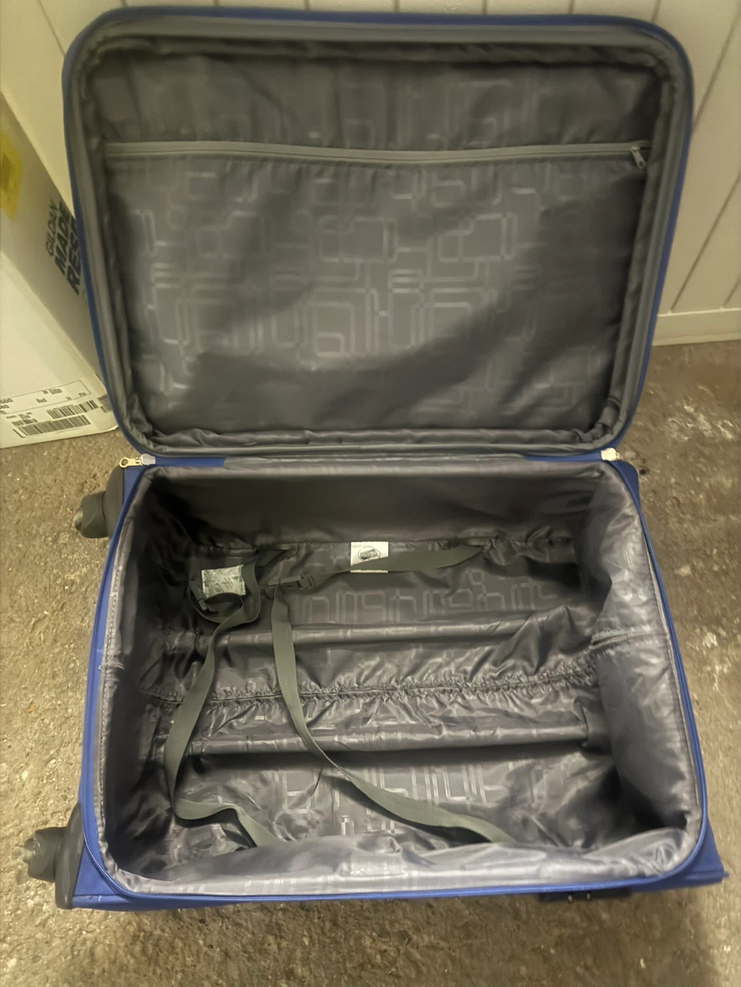 Suitcase - photo 2