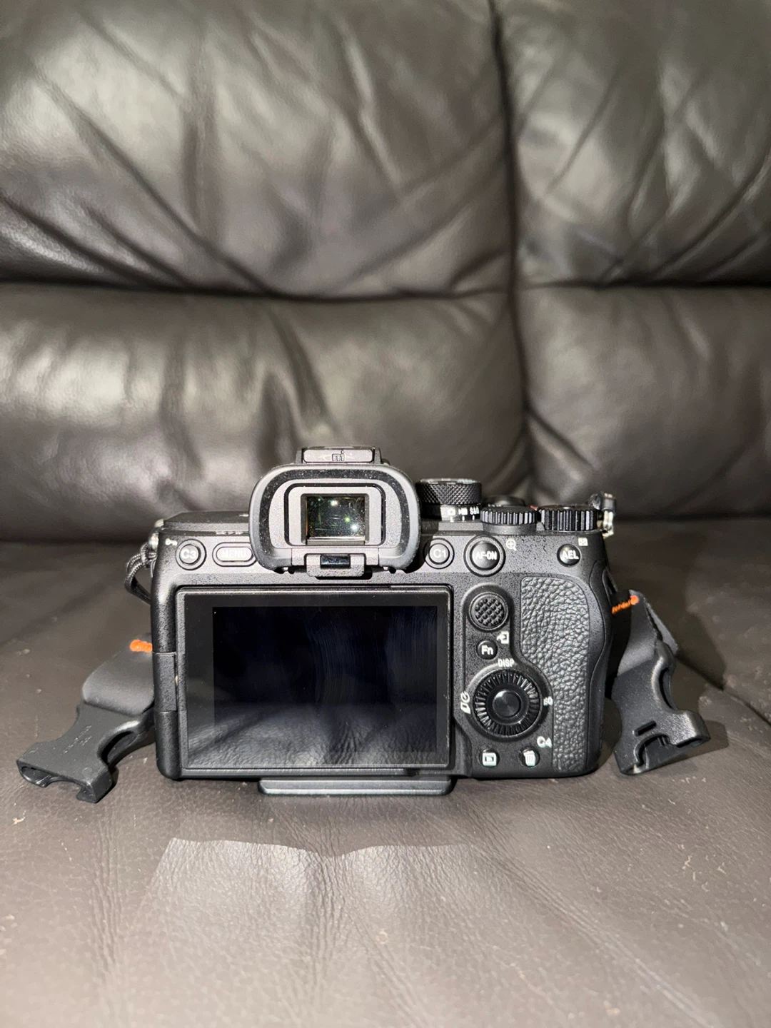 *LIKE NEW* Sony A7IV Body & 28-70mm f/3.5-5.6 Lens (Flash Sold) - photo 2
