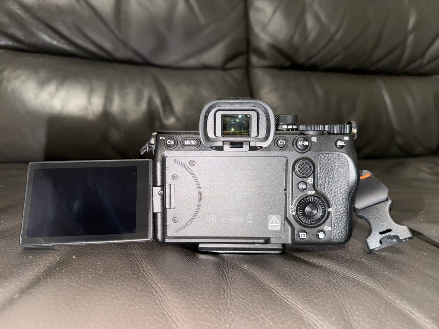 *LIKE NEW* Sony A7IV Body & 28-70mm f/3.5-5.6 Lens (Flash Sold) - photo 3