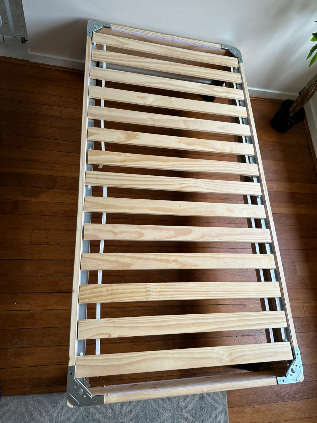 Ikea Twin bed frame *Free delivery - photo 3