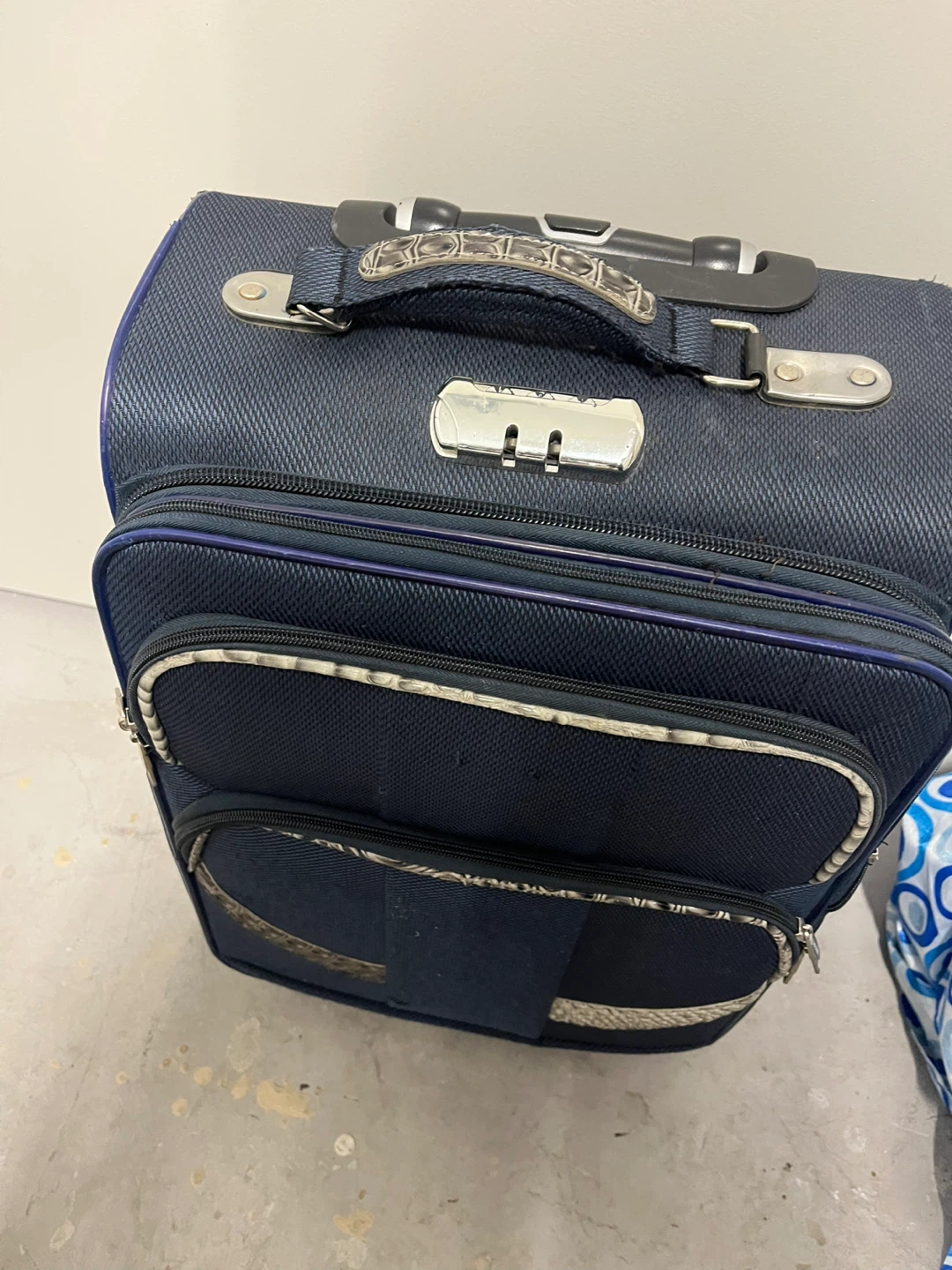 Blue Duffle Bag with Wheels and Telescopic Handle - photo 5