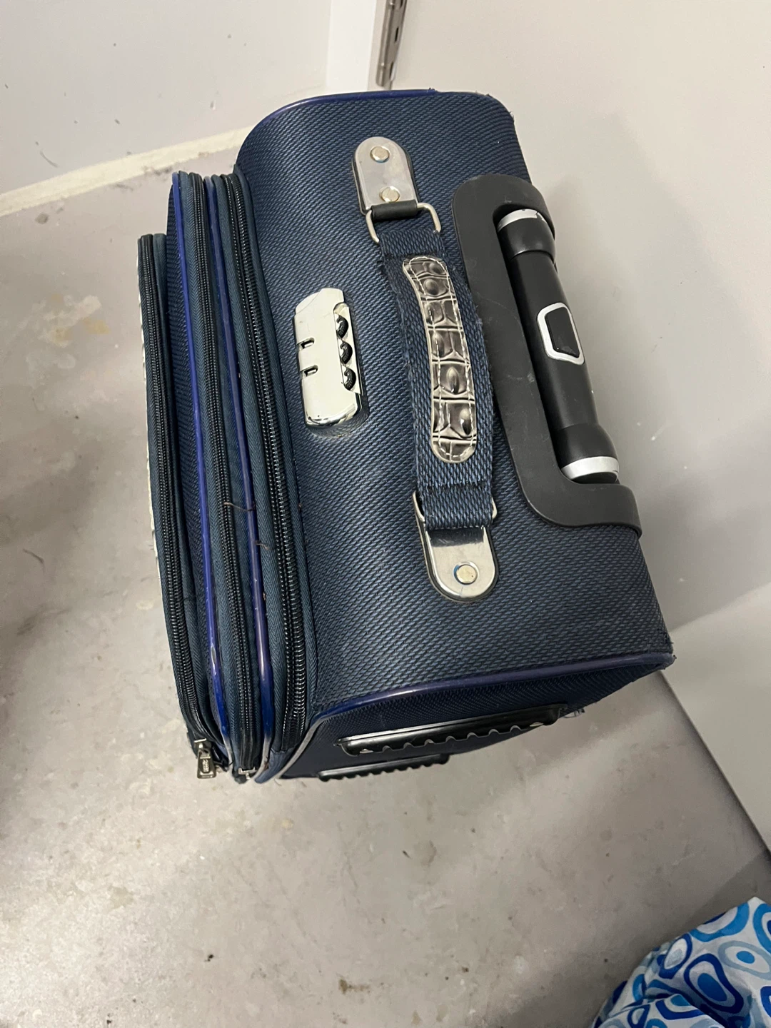 Blue Duffle Bag with Wheels and Telescopic Handle