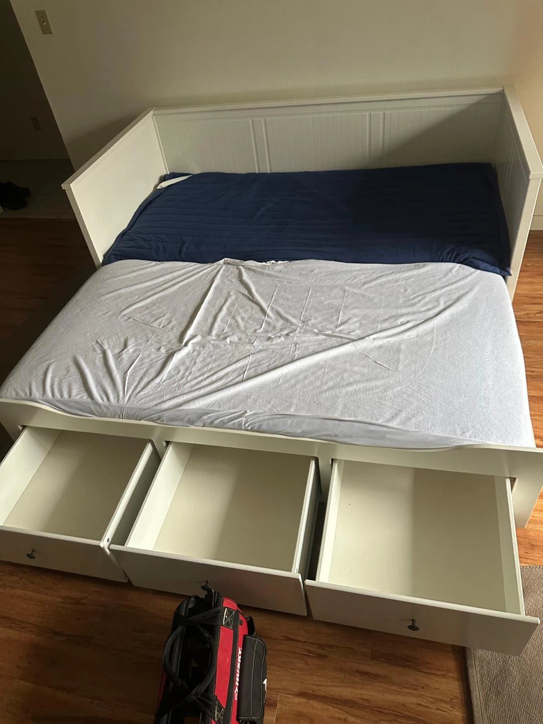 White Daybed with Storage Drawers - photo 4