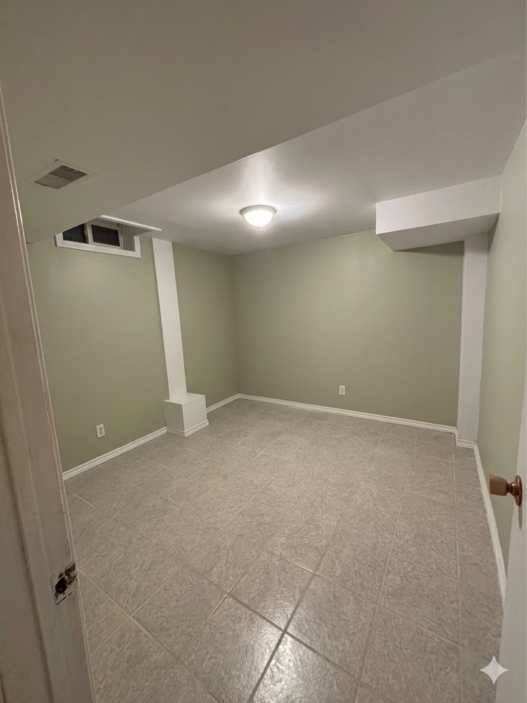 Complete Basement Apartment (1 bedroom/1 Washroom) - photo 4
