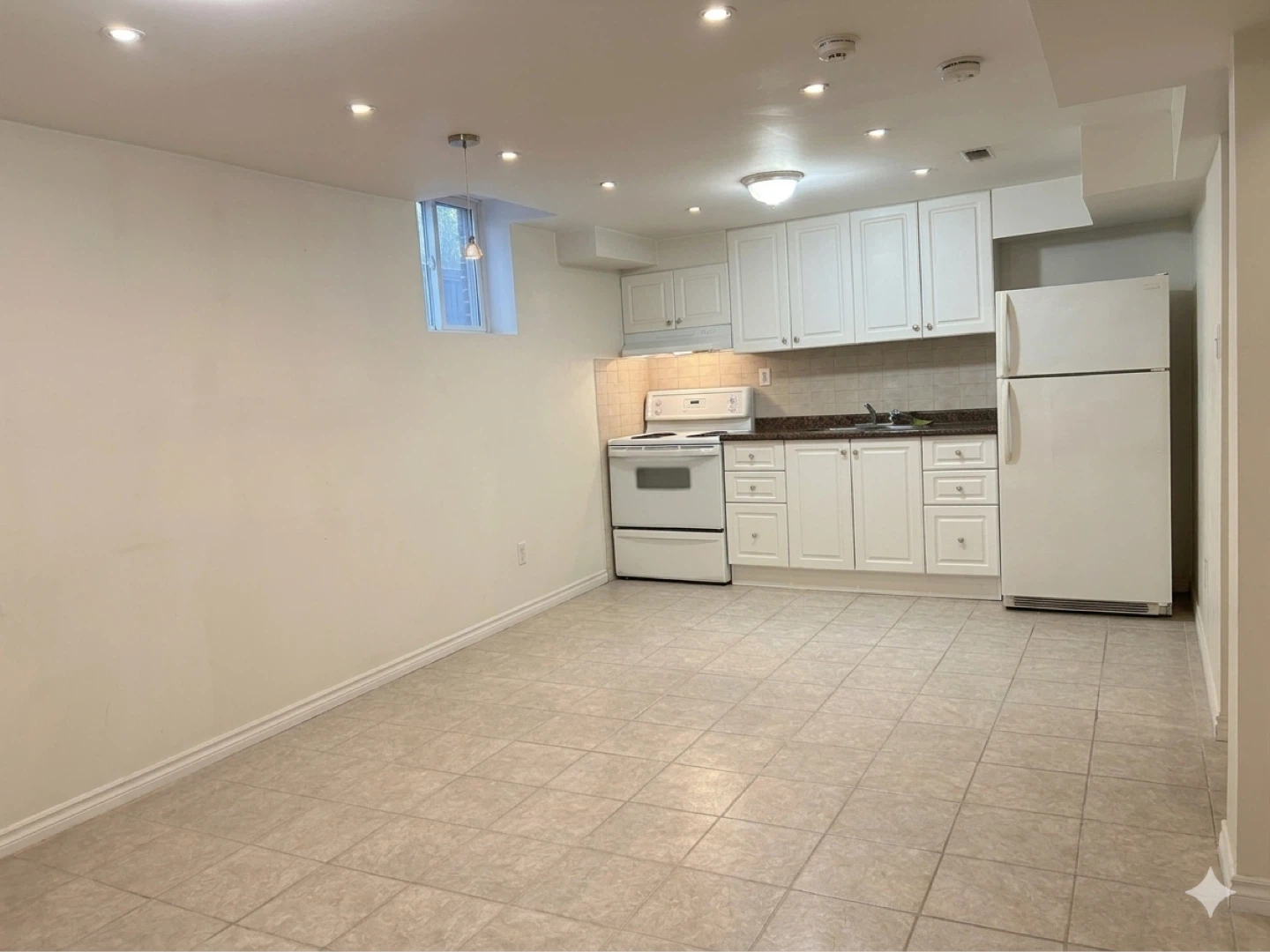 Complete Basement Apartment (1 bedroom/1 Washroom) - photo 2