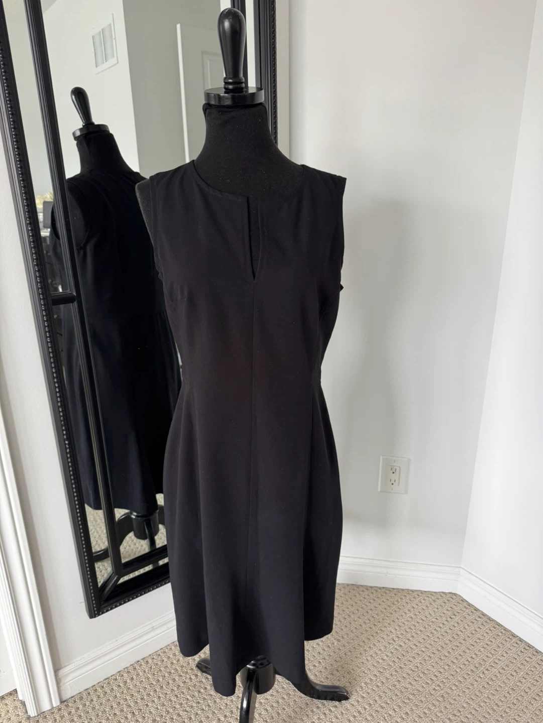 Carriere Studio Black Sleeveless Dress Size 38