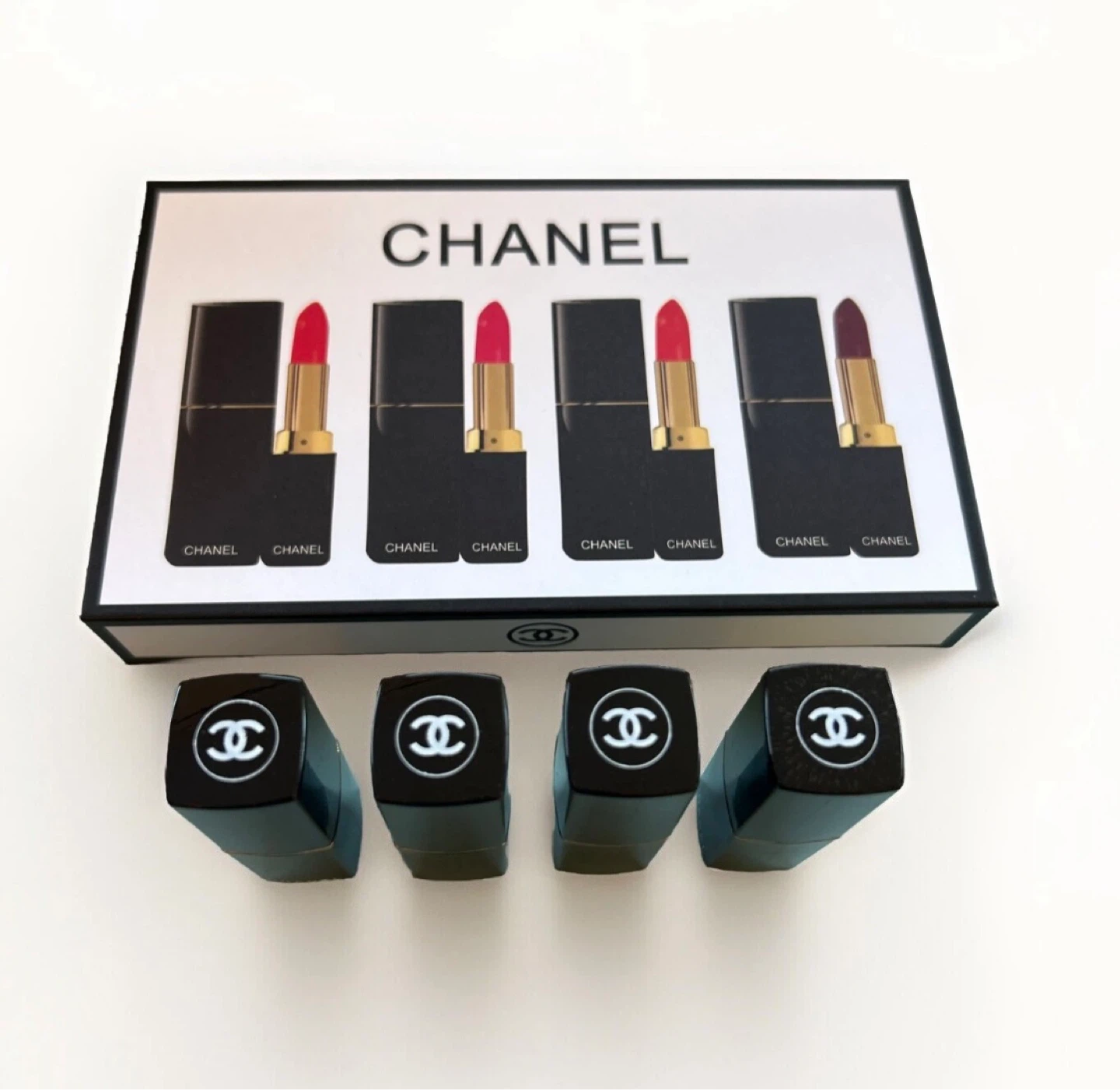 Beautiful Lipsticks Set of 4 Brand New in the box - photo 5